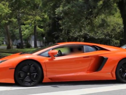 Lamborgini-Aventador-Stalking