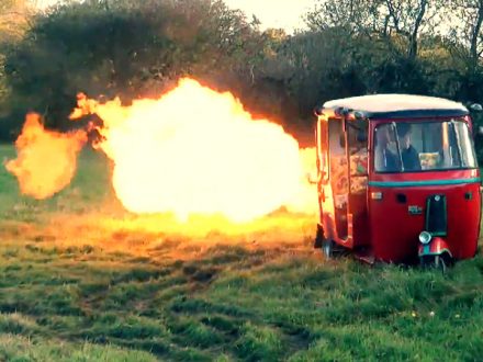 Far-Cry-4-Tuk-Tuk copy