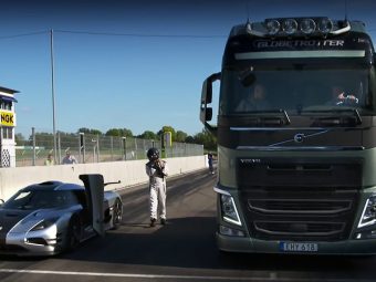 Koenigsegg-vs-Volvo-Truck