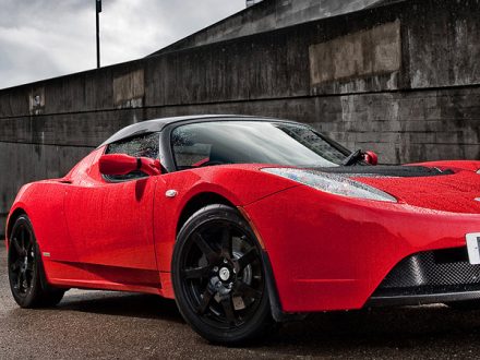 Tesla-Roadster-400m