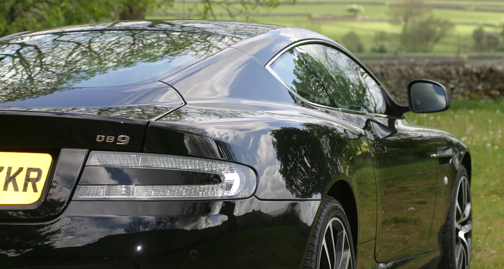 Aston-Martin-DB9-Carbon-Black-L