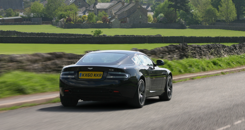 Aston-Martin-DB9-Carbon-Black-Q