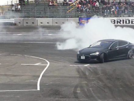 Tesla-Model-S-Sideways