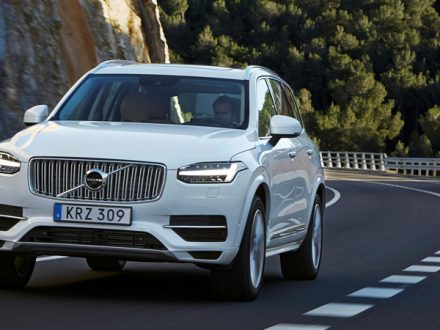Volvo-XC90-T8-Name-Driving-Shot