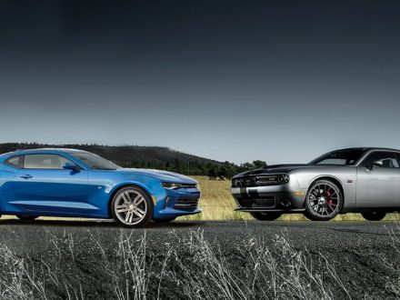 Chevrolt-Camaro-vs-Dodge-Challenger