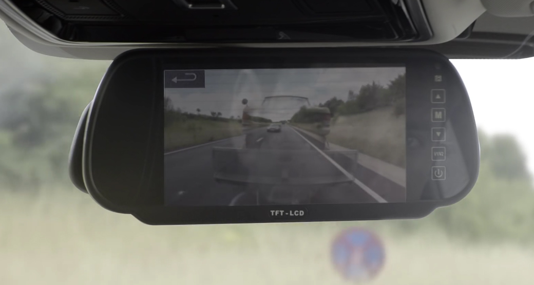 Land-Rover-Invisibility-Rear-View-Mirror
