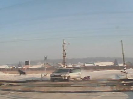 Man-Bails-Out-Of-Car-ToAvoid-Speeding-Train