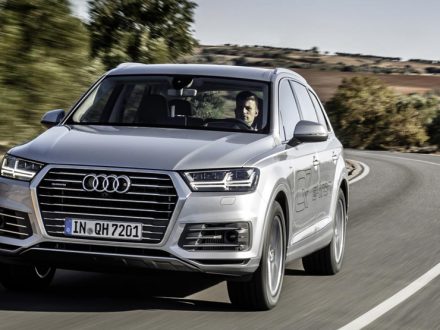 Audi-Q7-E-Tron-Motion