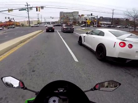 Kawasaki-vs-Nissan-GT-R