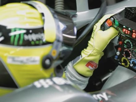 Lewis-Hamilton-Steering-Wheel-Control