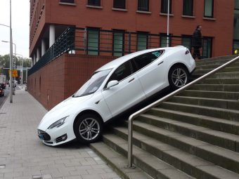 Tesla-Autopilot-Crash