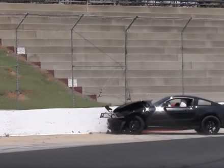 Ford-Mustang-2017-Crash