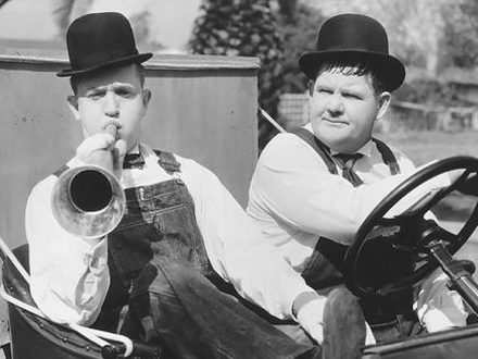 Laurel-&-Hardy-Stressless-Driving