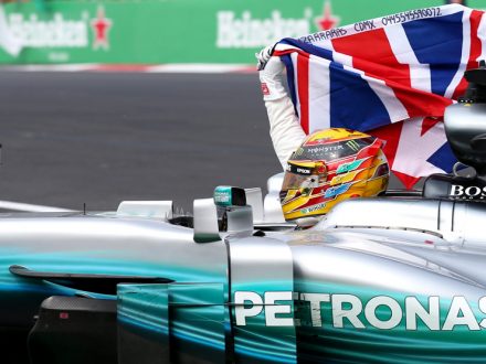 Mexican-Grand-Prix-2017-Dailycarblog-Hamilton-Waves-Flag