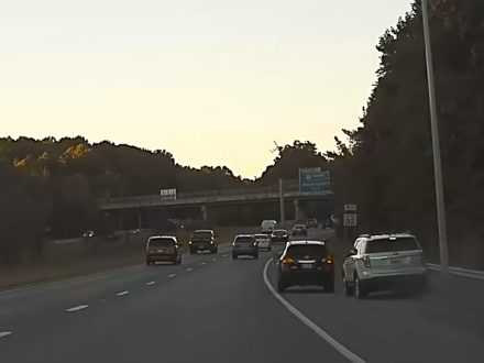 Nissan Reanult wars with Ford SUV, Washington, USA, dailycarblog.com