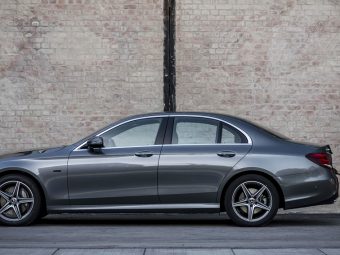 Mercedes E Class Hybrid, plugin, petrol, 2018, charging, dailycarblog.com