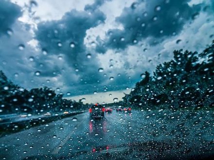 Driving safely rain dailycarblog.com