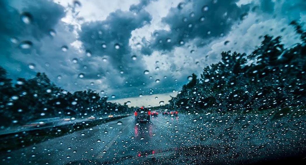 Driving safely rain dailycarblog.com