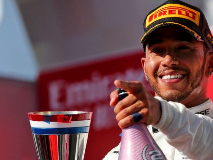 Lewis Hamilton, 2019 F1 World Champion, Champagne, dailycarblog.com