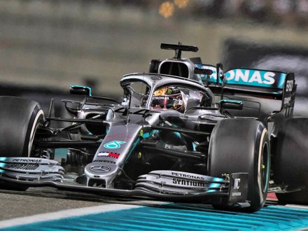 2019 Abu Dhabi Grand Prix - Hamilton leads - daiilycarblog.com