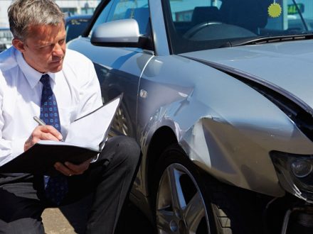 Car Damaged man Check - Dailycarblog.com