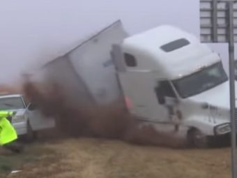 Semi Truck Crash Caught on Camera - Dailycarblog.com
