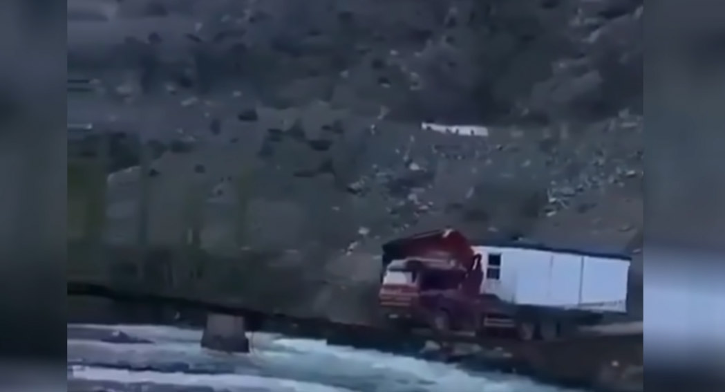The Craziest Truck Crossings Revealed In Low -HD - DCB HQ Videos