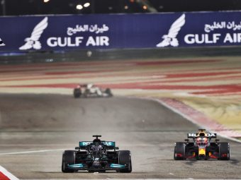 2021 Bahrain Grand Prix - Lewis Hamilton Chequered Flag