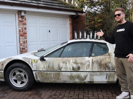Cleaning a Ferrari 512BBi