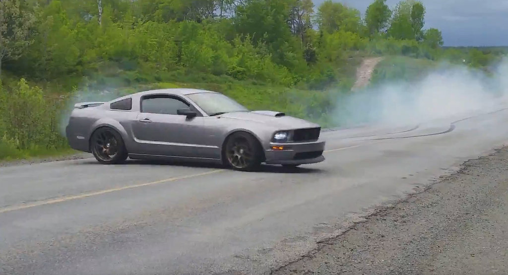 Mustang Burnout Performed by Donuts - dailycarblog