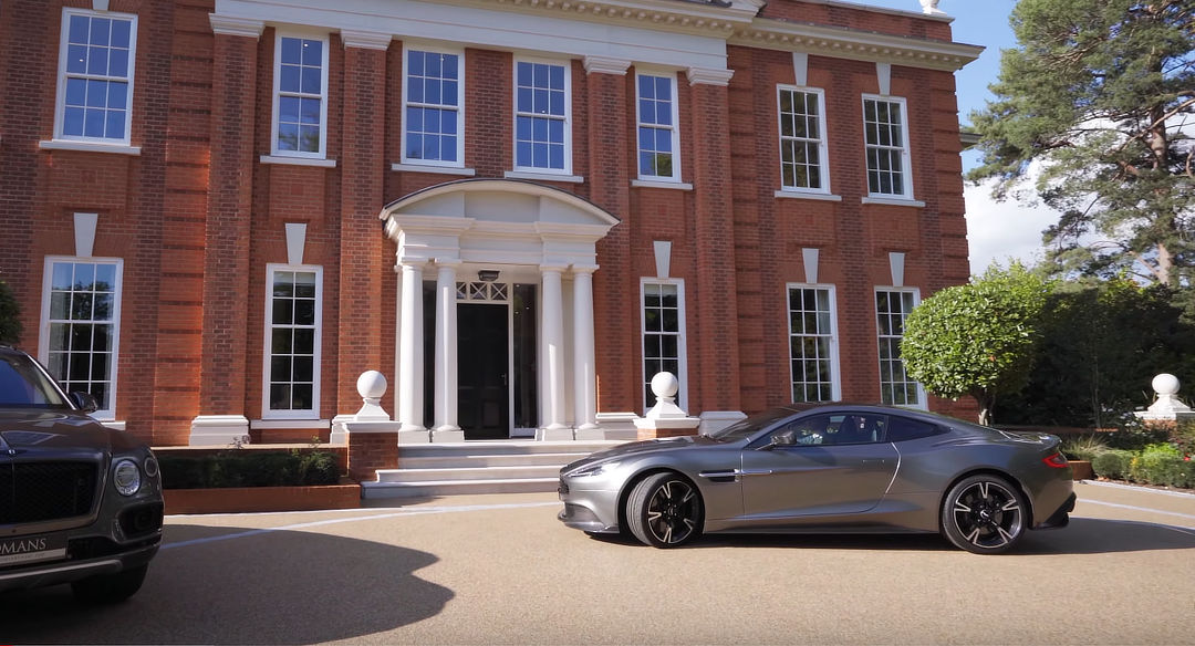 Car style - Luxury Surrey Super mansion - Daily Car Blog