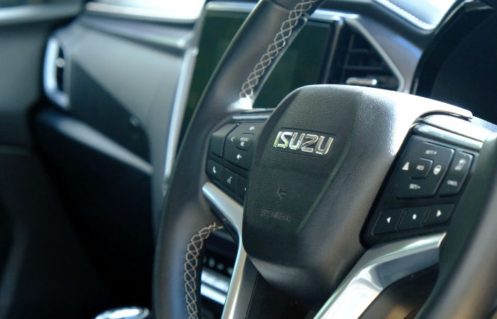 Isuzu D Max Review - Steering wheel - Dailycarblog