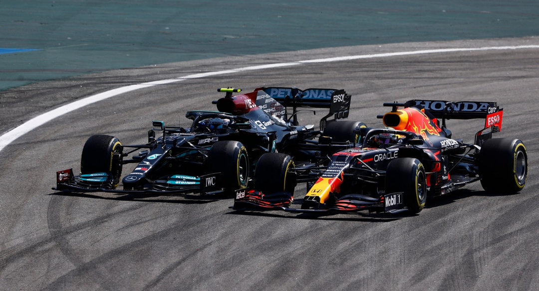 Verstappen pushes Bottas wide - 2021 Brazilian Grand Prix - Daily car Blog