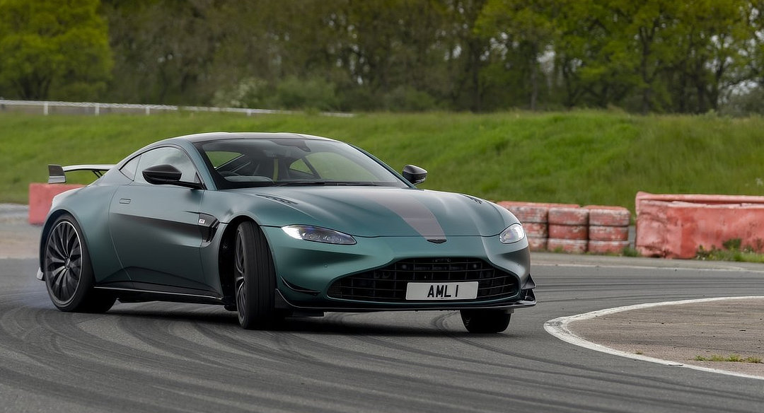 Aston Martin V12 Vantage to roar Again - Dailycarblog