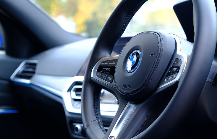BMW 3 Series 330e Plug-in Hybrid Review - BMW Servicing -Daily Car Blog
