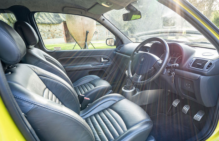 Renault Clio Phase 2 V6 interior