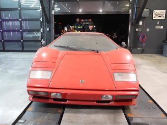 Lamborghini Countach cleaned for the first time in 20 years