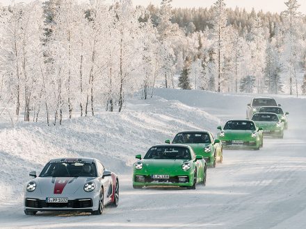 Porsche driving on ice - daily car blog