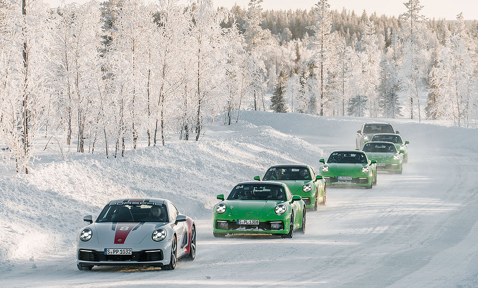 Porsche driving on ice - daily car blog