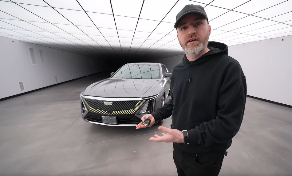 2023 Cadillac LYRIQ review by Unbox Therapy