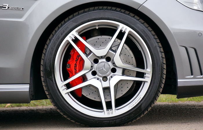 Mercedes Rims, which ones to buy? Red Brake Callipers
