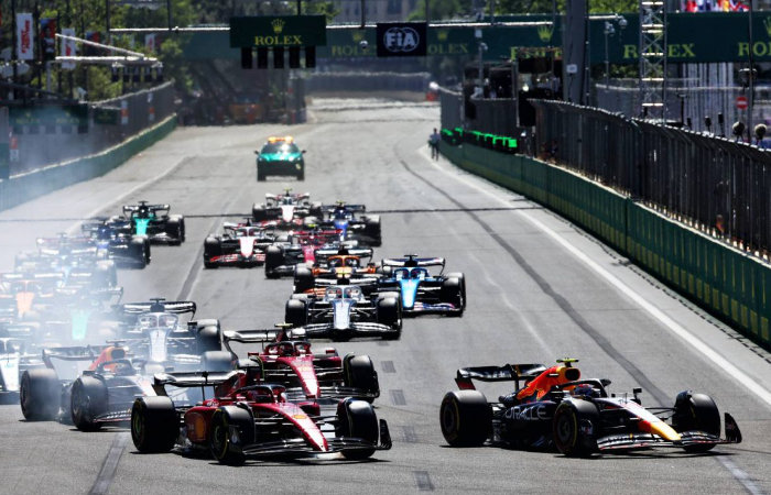 2022 Azerbaijan Grand Prix - Opening lap, corner 1