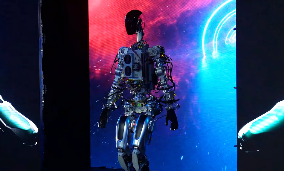 Tesla Bot Optimus at the AI Day