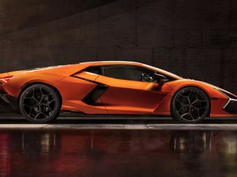 Lamborghini Revuelto - Heroic Stance
