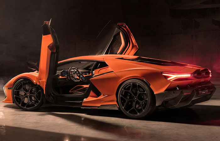 Lamborghini Revuelto - Scissor Doors