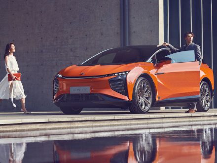 HiPhi X Luxury SUV - heroic Stance