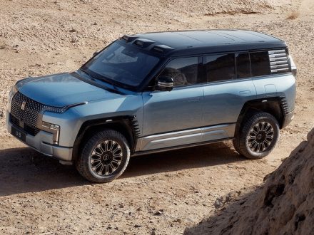 Yangwang U8 priced from $160,000 USD - Heroic Stance