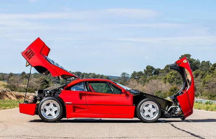Ferrari F40 for sale - chassis 83249 - explosion