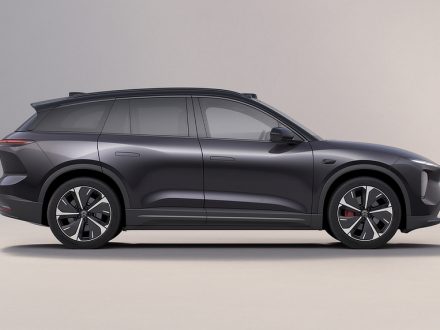 NIO EL6 SUV EV - Master Stance