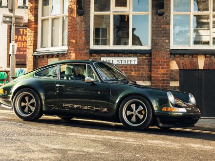 Theon Design 911 R - Master Stance